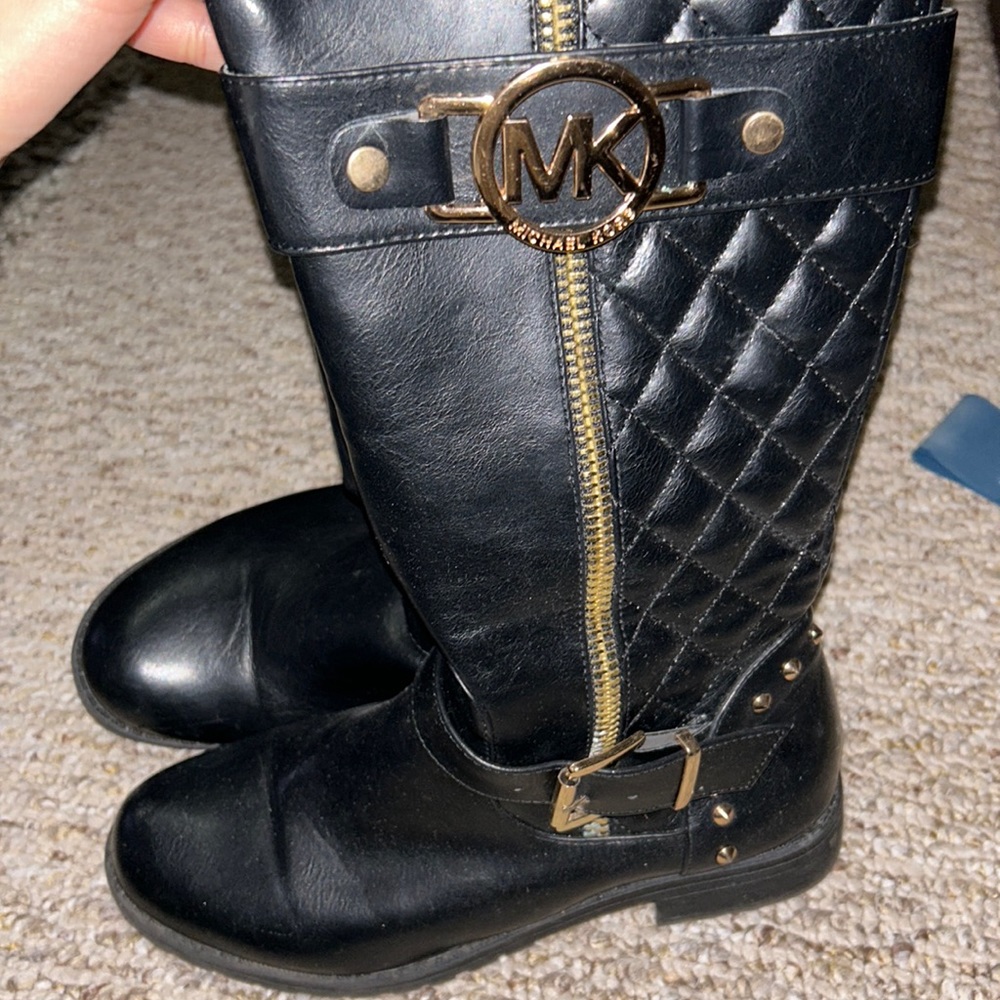 MK black boots
